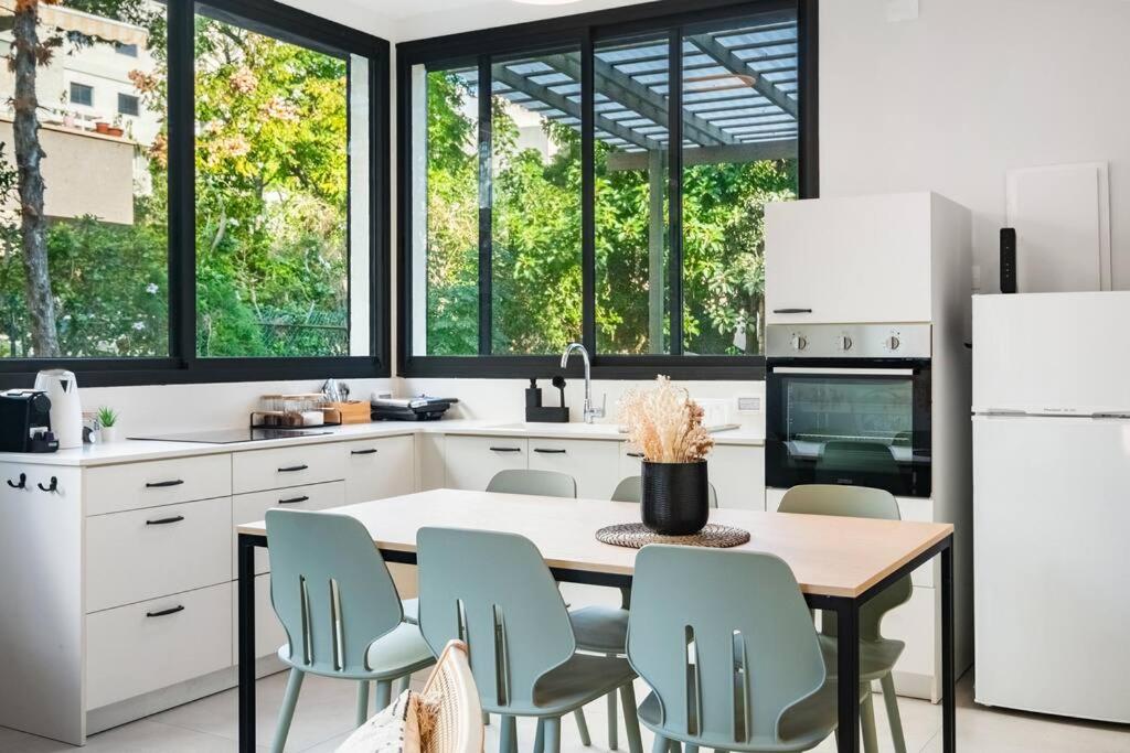 Sweet and rural home in Ra’anana view 2