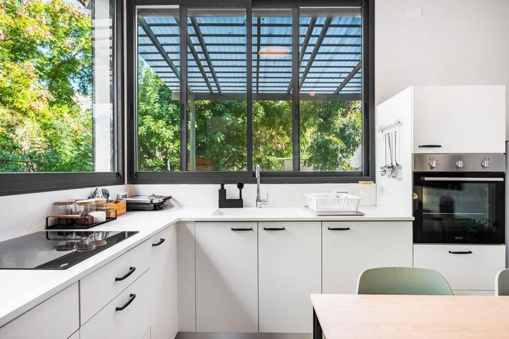 Sweet and rural home in Ra’anana view 3