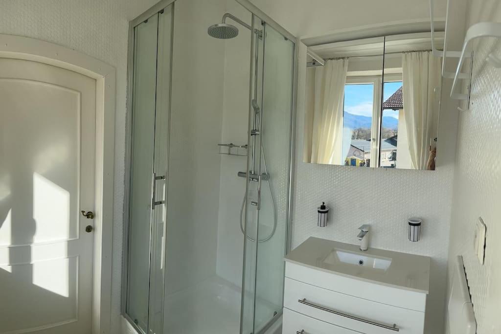 Haus Schmidhuber Ferienwohnung 3 mit Balkon und Bergblick