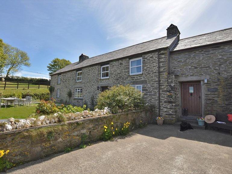 Fentrigan Manor Farm & Holiday Cottages