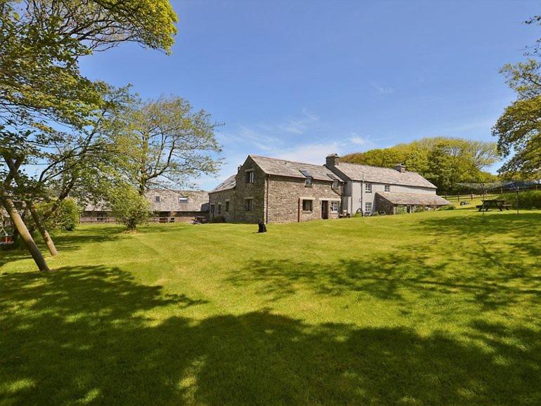 Fentrigan Manor Farm & Holiday Cottages