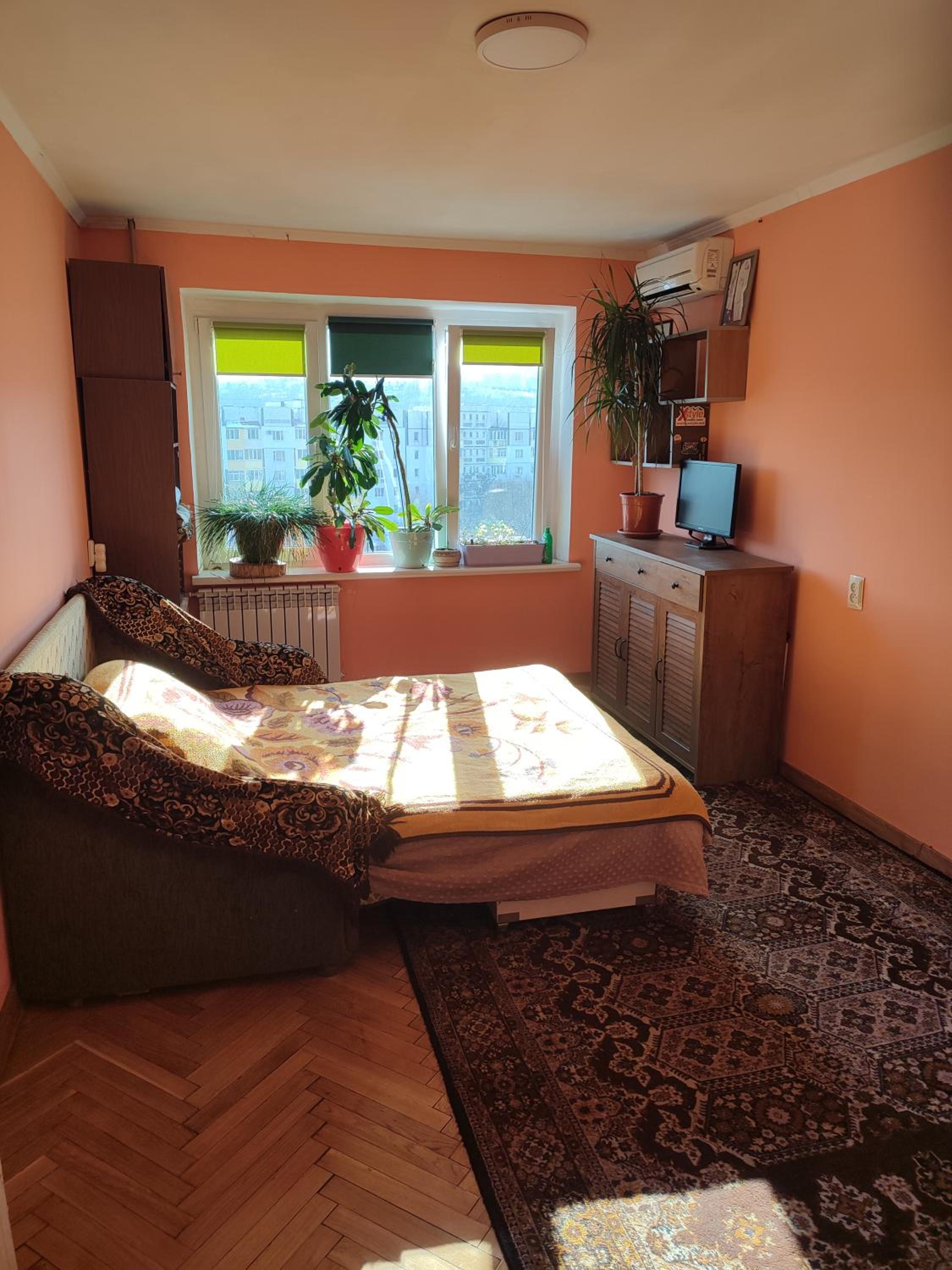 One room in apartment in the park center area of Chisinau view 3