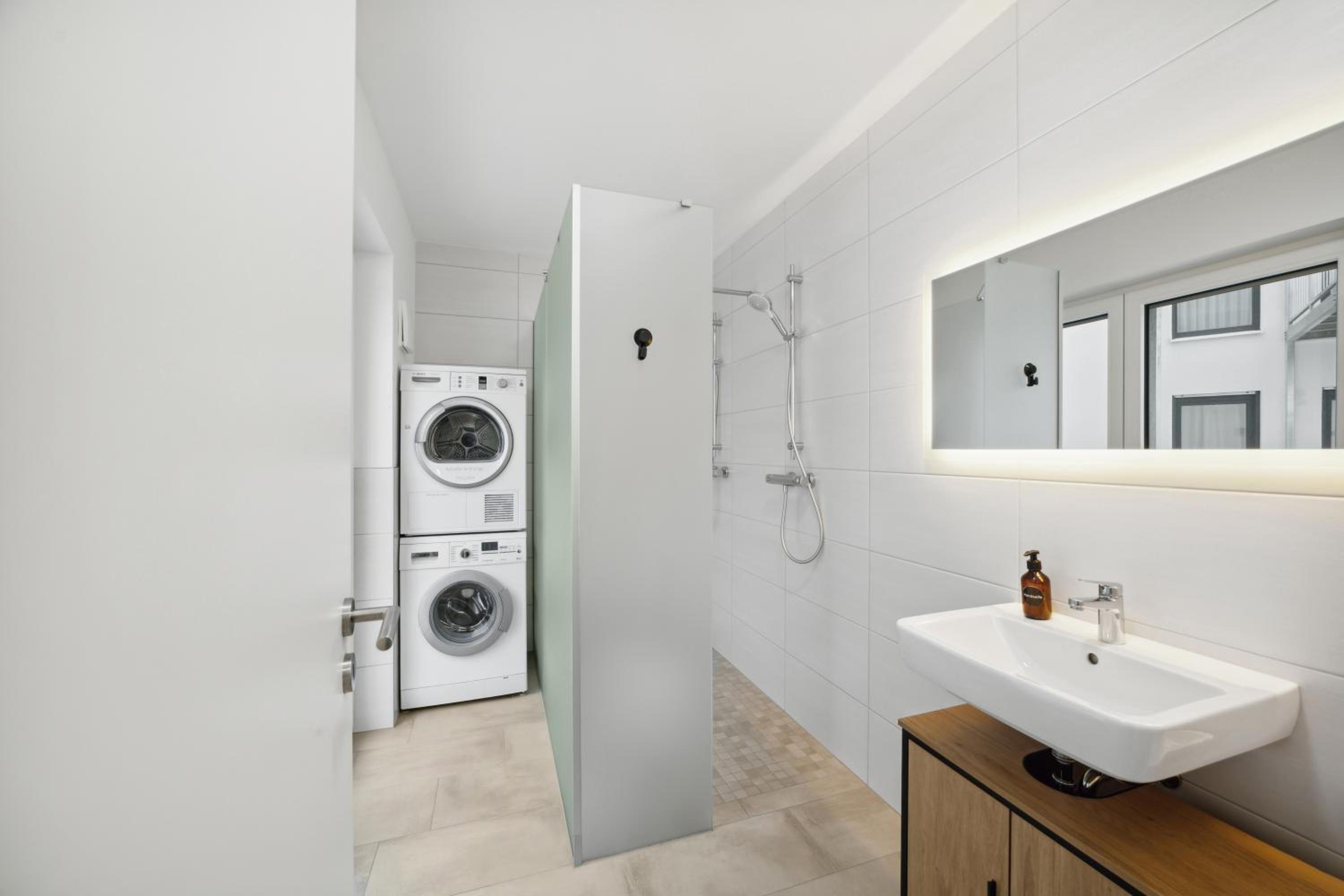 Sali Homes - AM2 Spacious Apartment with Terrace in City Center