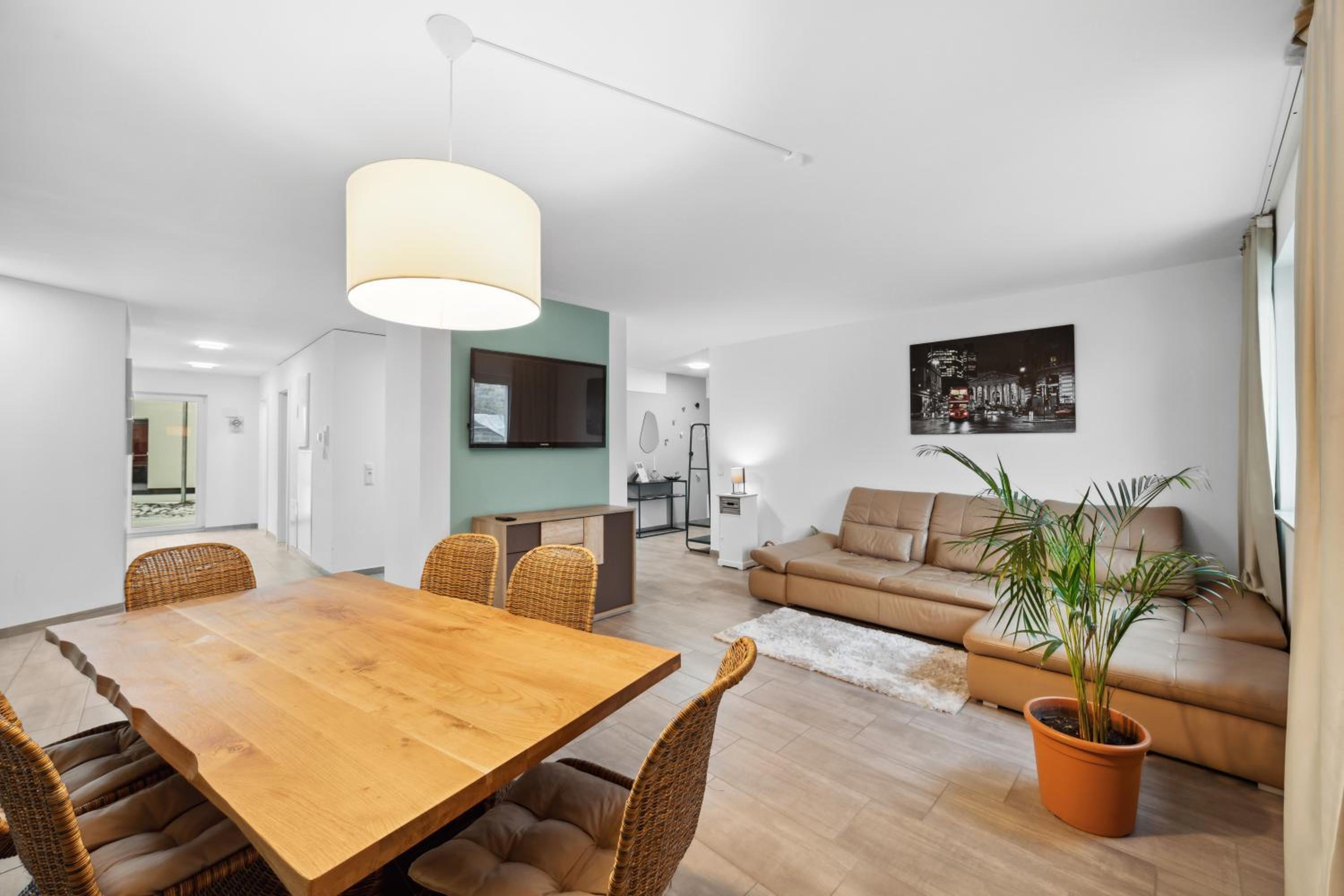 Sali Homes - AM2 Spacious Apartment with Terrace in City Center