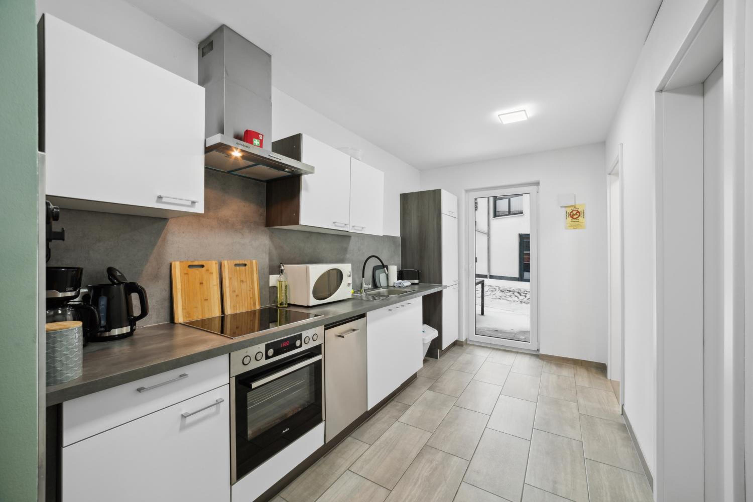 Sali Homes - AM2 Spacious Apartment with Terrace in City Center