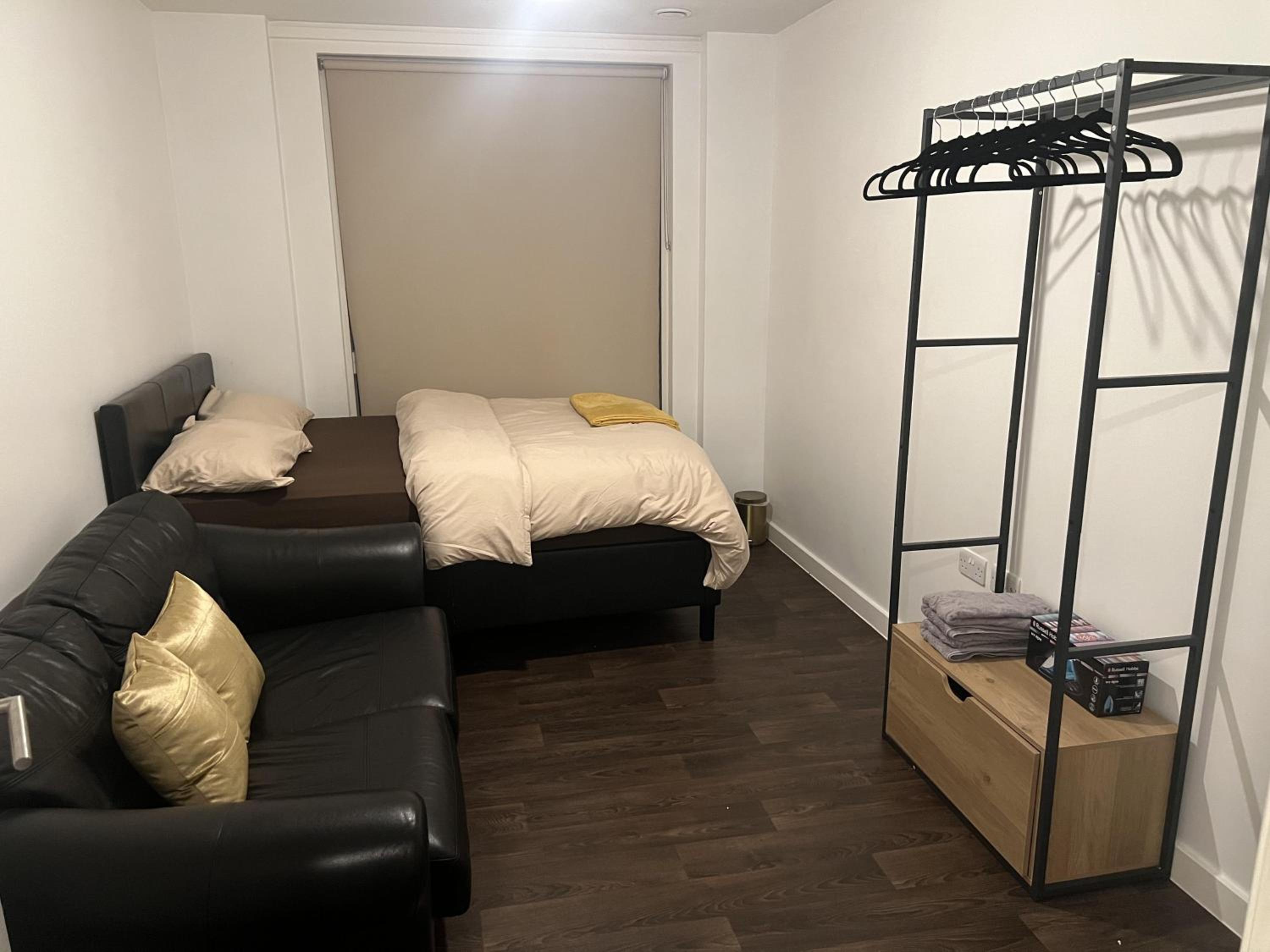 Remarkable 1-Bed Apartment in London with balcony