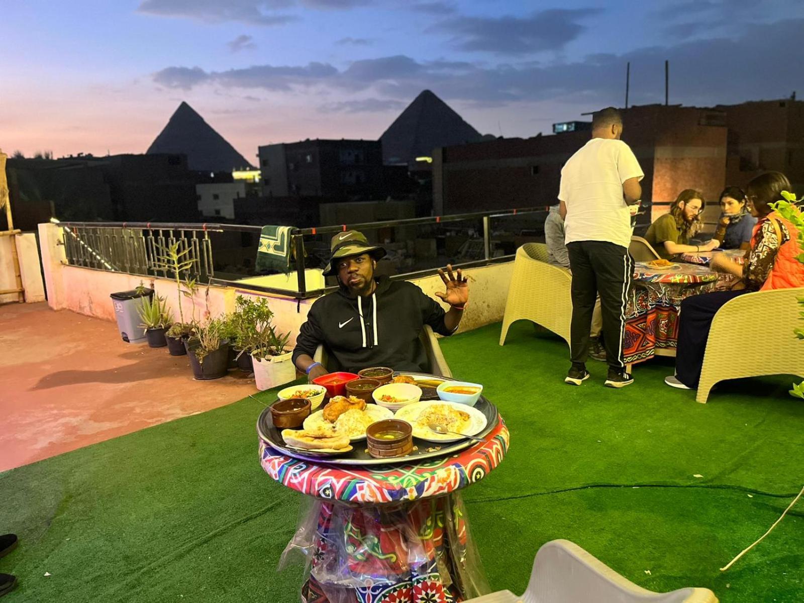 2 Jana Pyramids view inn
