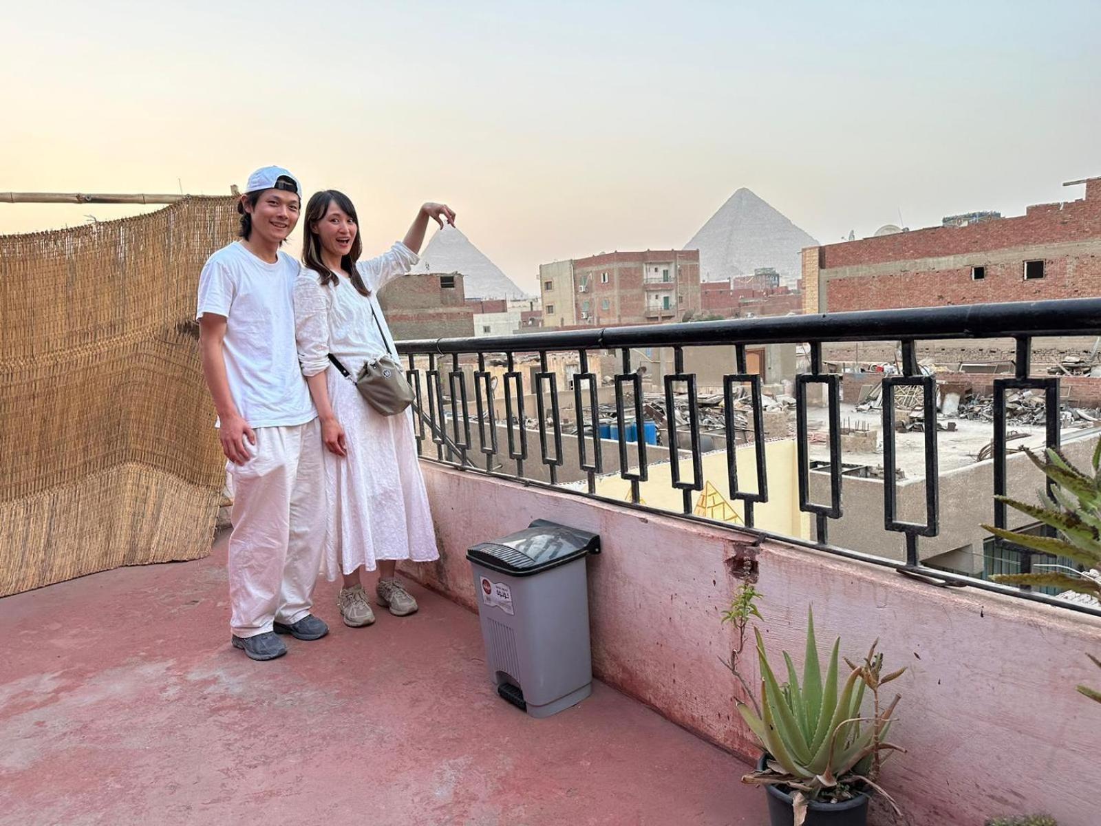 2 Jana Pyramids view inn