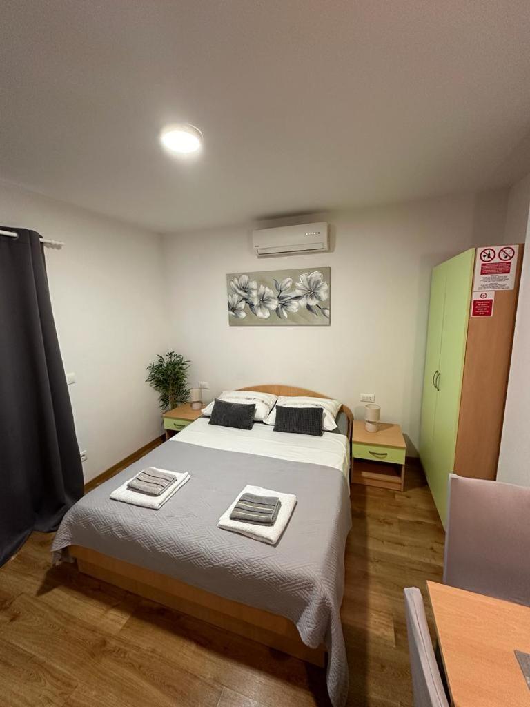 Apartmani Vice view 3