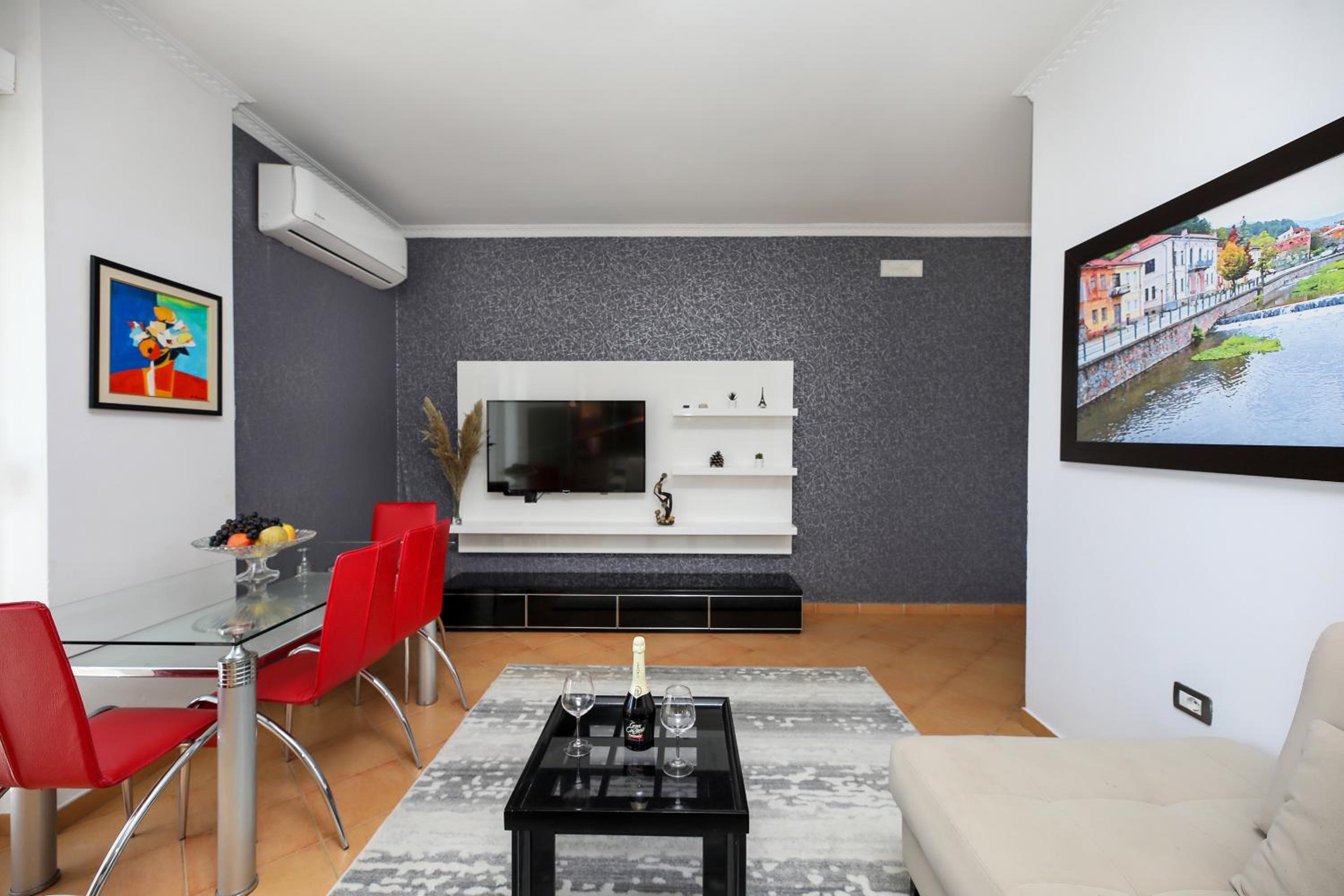 Jimi Apartments 2