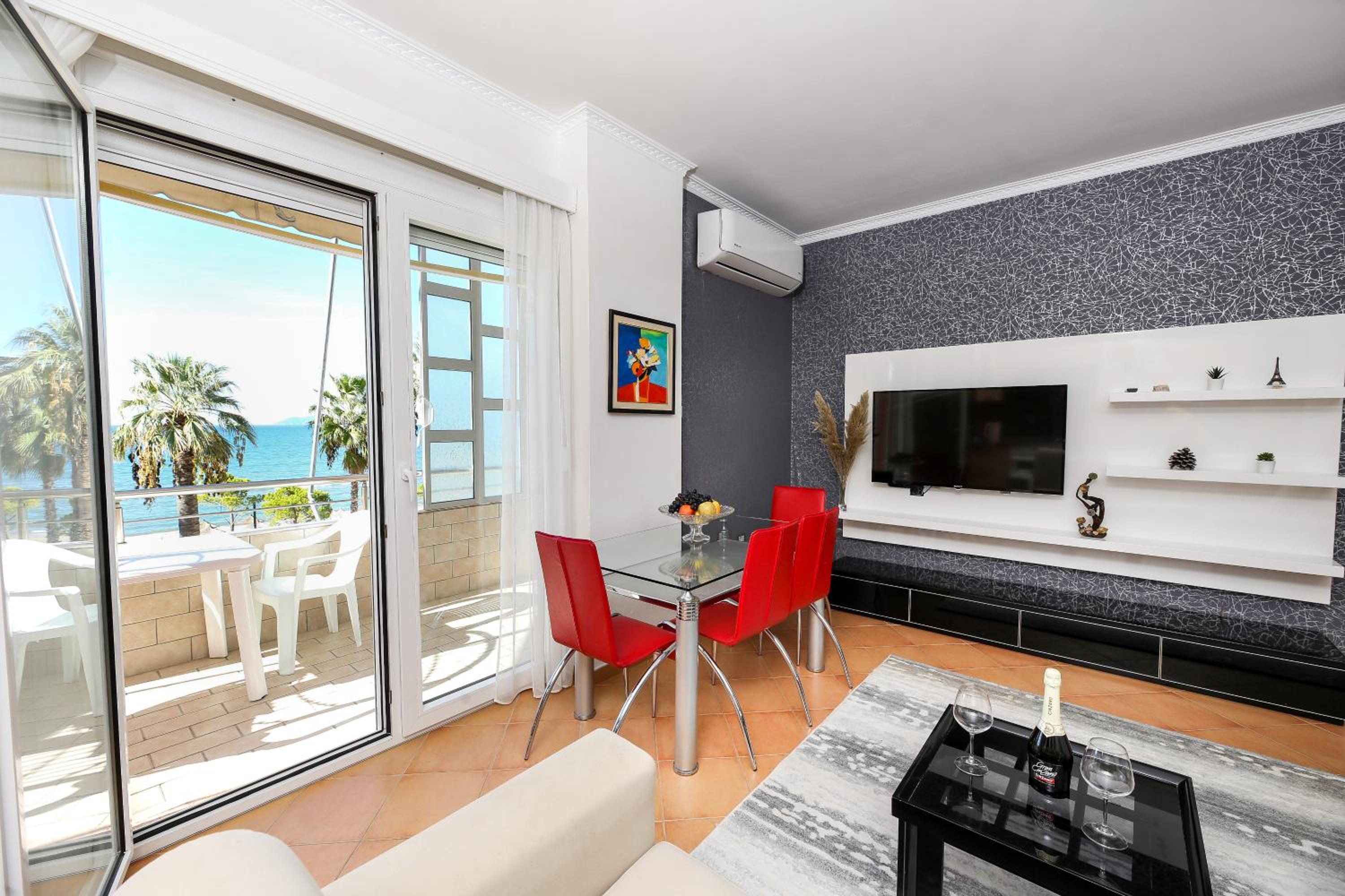 Jimi Apartments 2