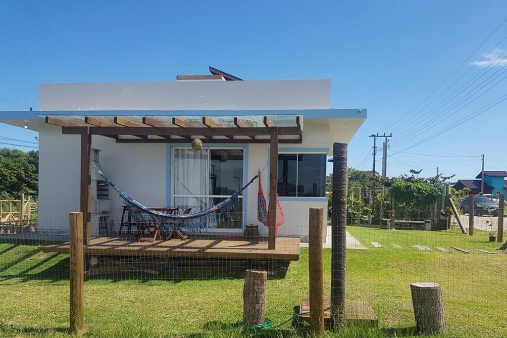 Casa aconchegante 200m da linda Lagoa Ibiraquera