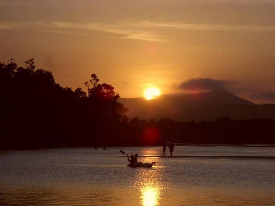 Casa aconchegante 200m da linda Lagoa Ibiraquera