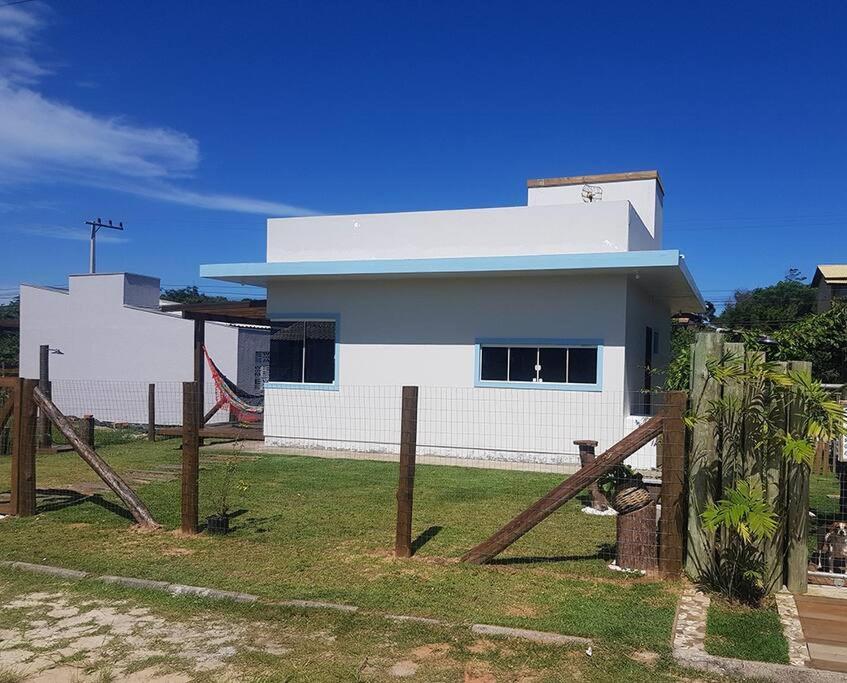 Casa aconchegante 200m da linda Lagoa Ibiraquera