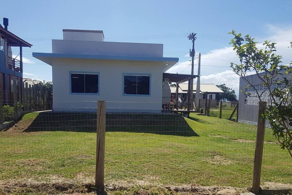 Casa aconchegante 200m da linda Lagoa Ibiraquera
