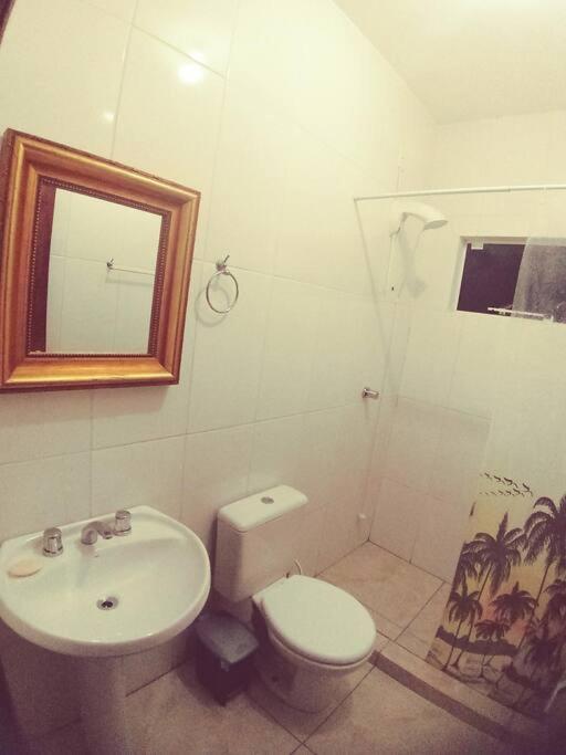Casa aconchegante 200m da linda Lagoa Ibiraquera