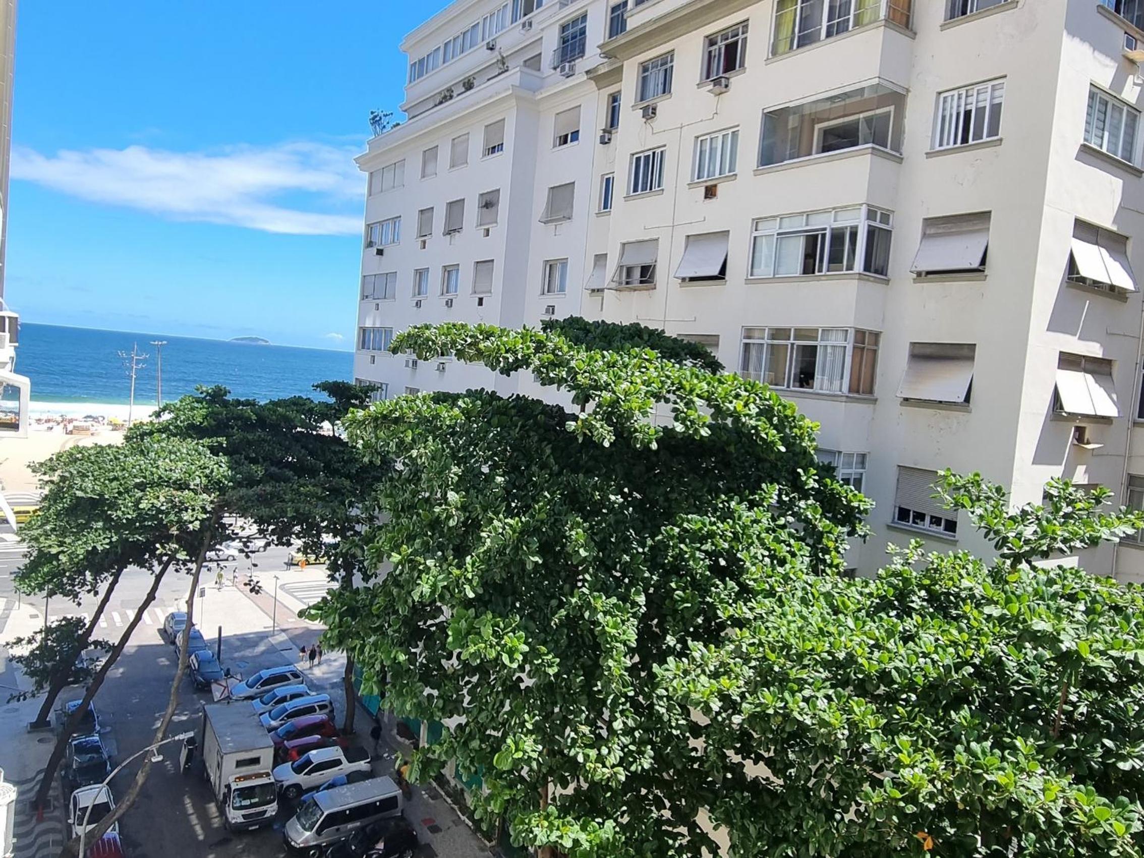 Apê RJ - quadra da praia de Copacabana