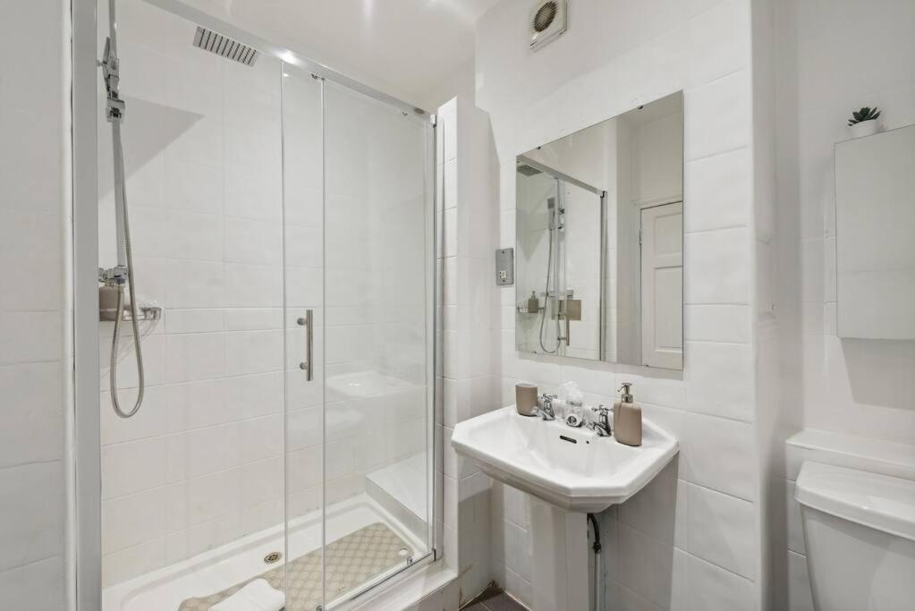 Chelsea Superior Apartment - 10 Minutes from Stadium