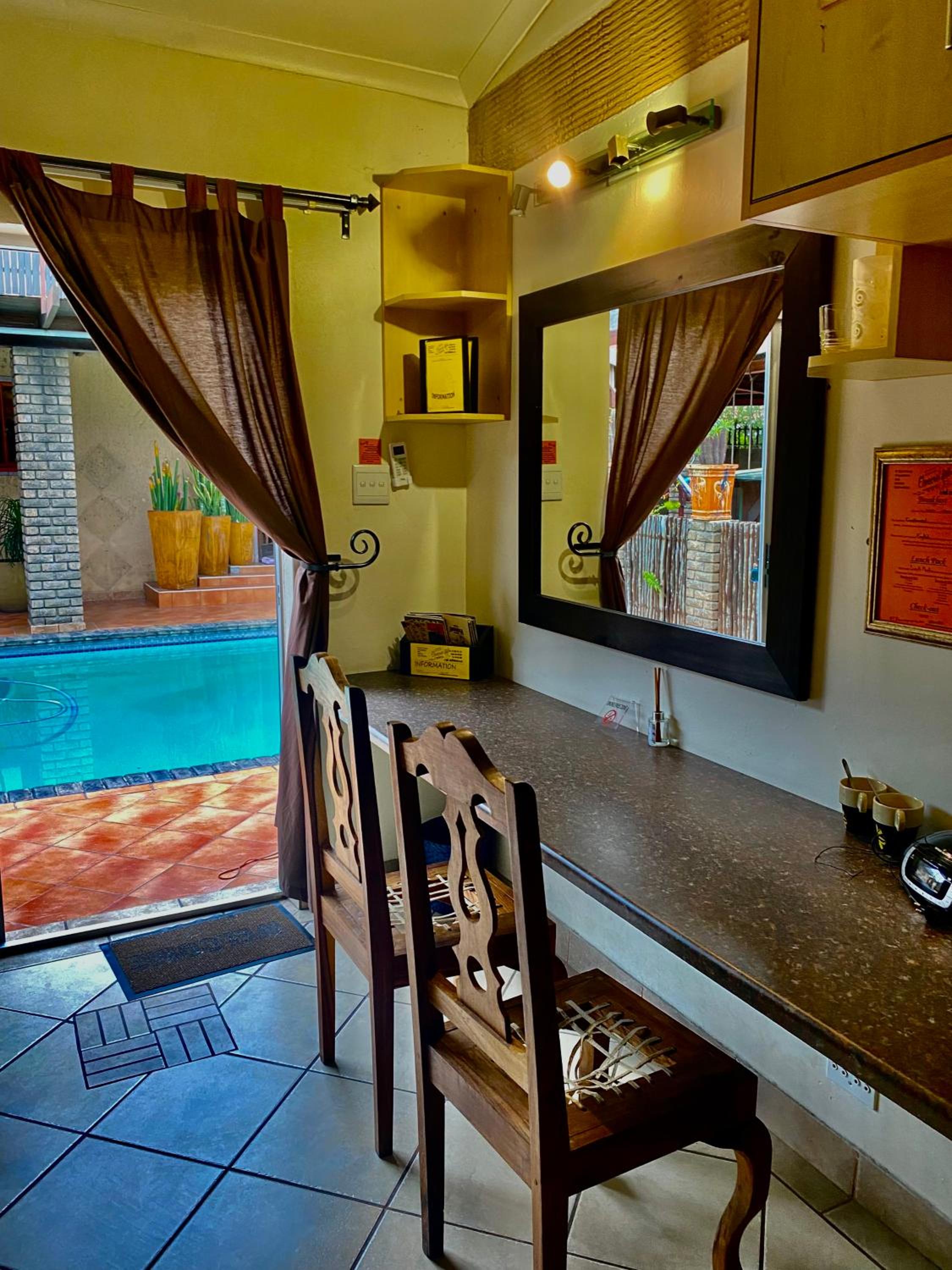Manhattans Suites