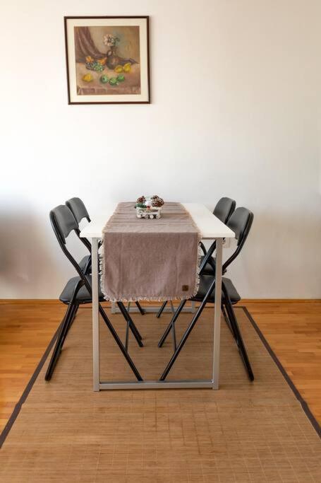 Convenient, family-friendly and stylish 3 bed apt view 2