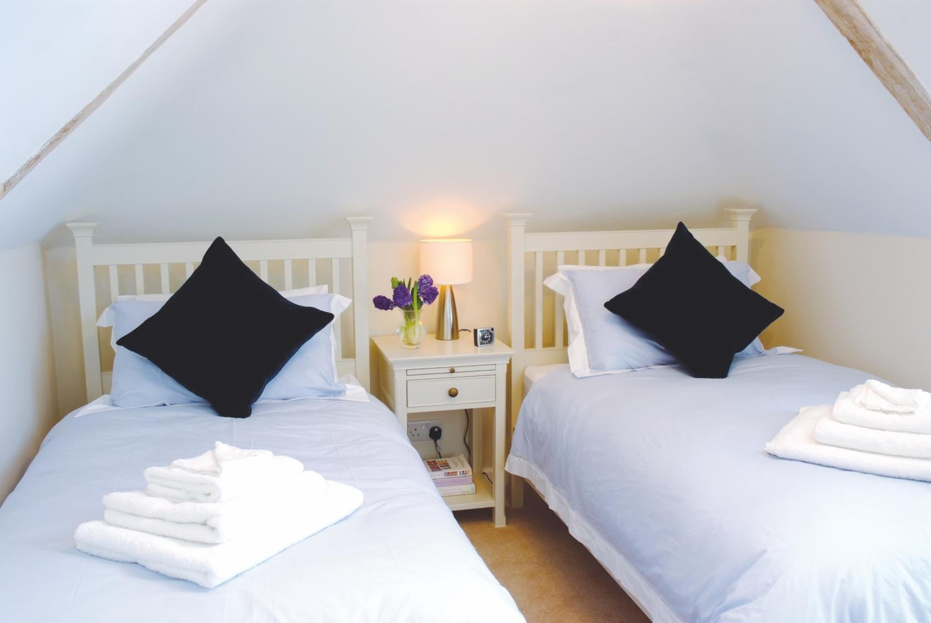 Luxury barn with tennis court in South Downs National Park