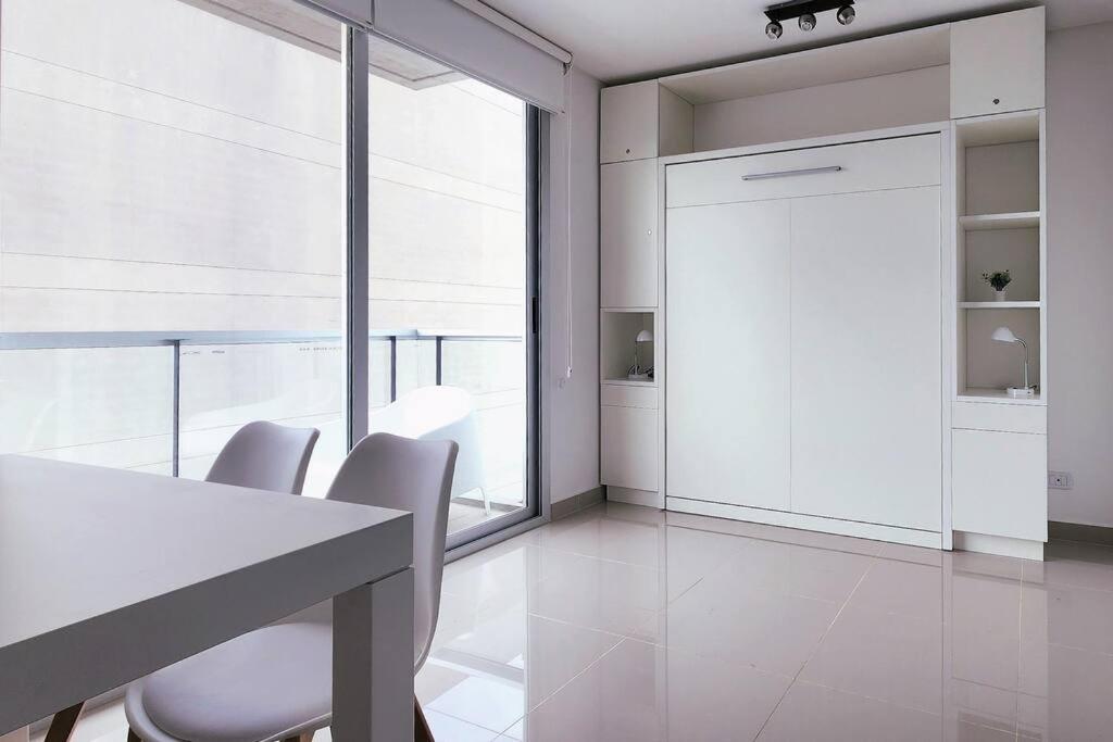 Moderno Studio con balcón ideal Working Nomads - Para estadías de 15 días o más