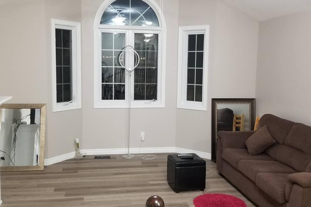 Cozy Luxurious Detached 4 Bedroom House