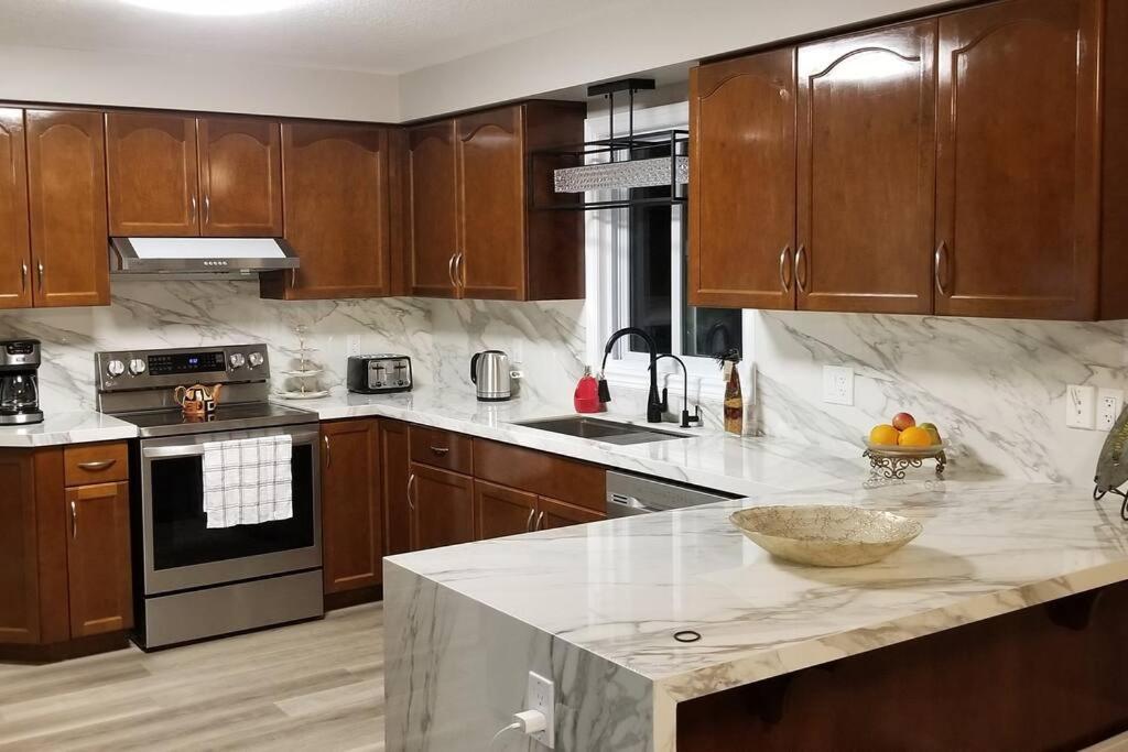 Cozy Luxurious Detached 4 Bedroom House