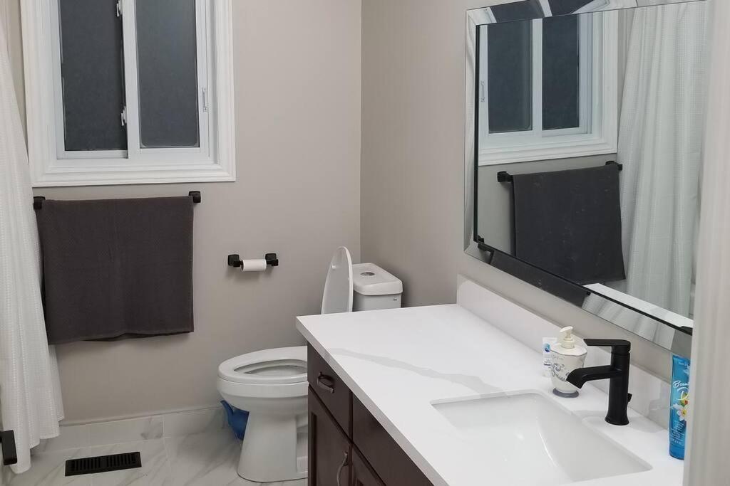 Cozy Luxurious Detached 4 Bedroom House