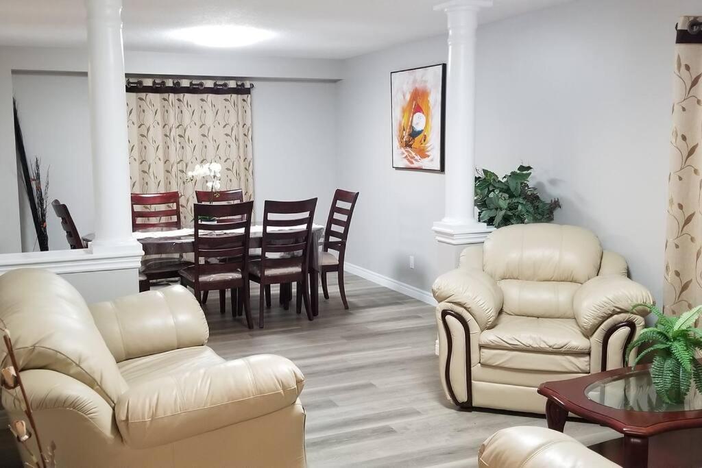 Cozy Luxurious Detached 4 Bedroom House