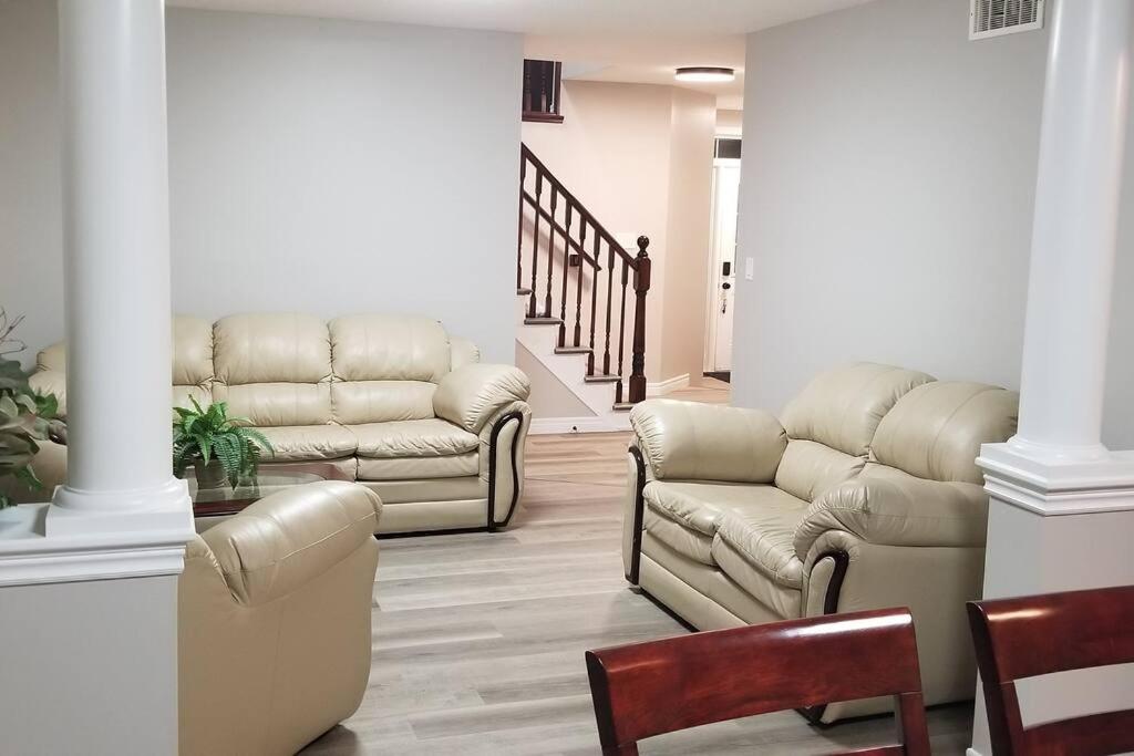Cozy Luxurious Detached 4 Bedroom House
