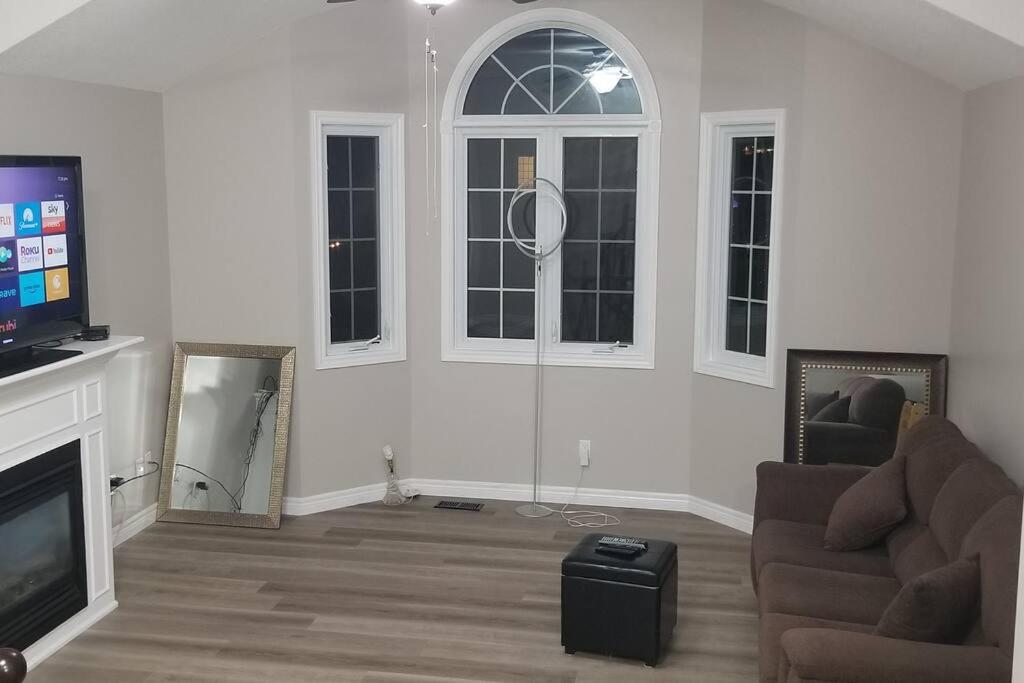 Cozy Luxurious Detached 4 Bedroom House