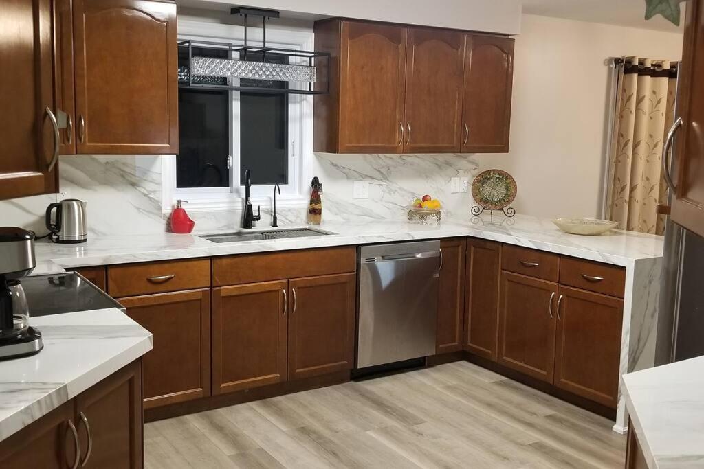 Cozy Luxurious Detached 4 Bedroom House