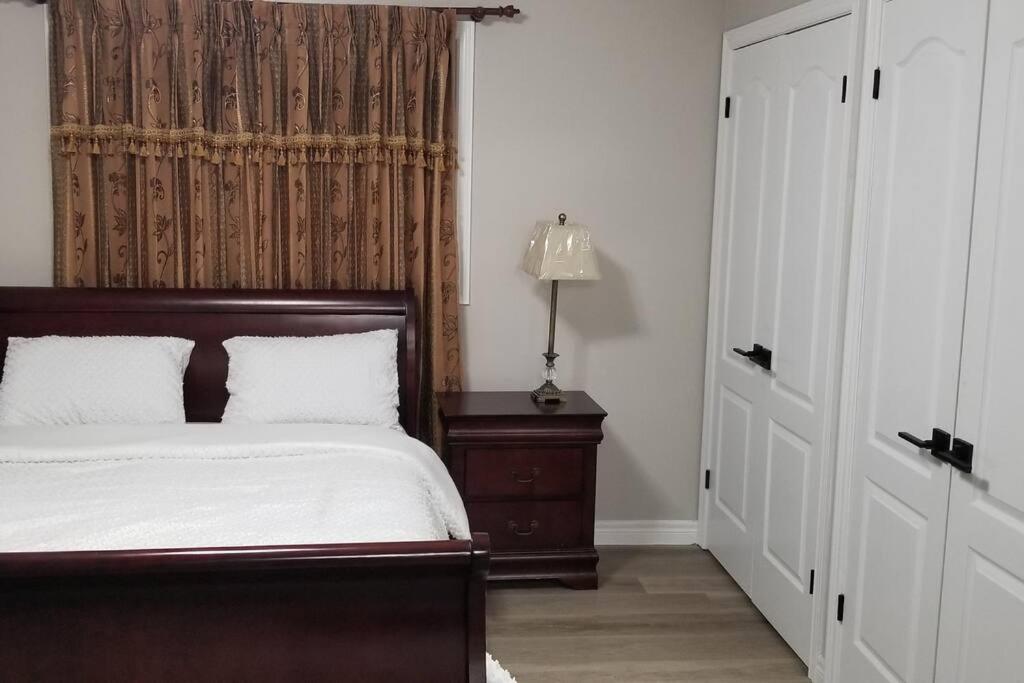 Guelph Vacations - Cozy Luxurious Detached 4 Bedroom House - Property Image 9