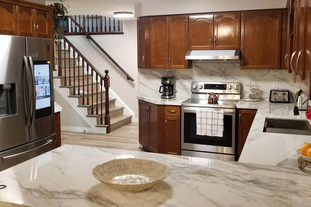 Cozy Luxurious Detached 4 Bedroom House
