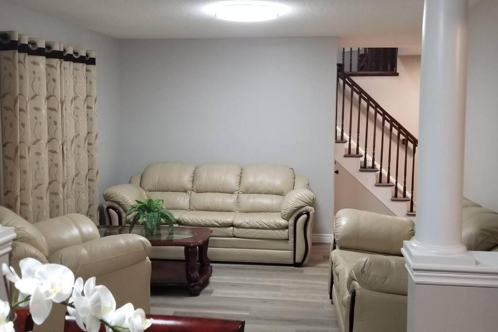 Cozy Luxurious Detached 4 Bedroom House
