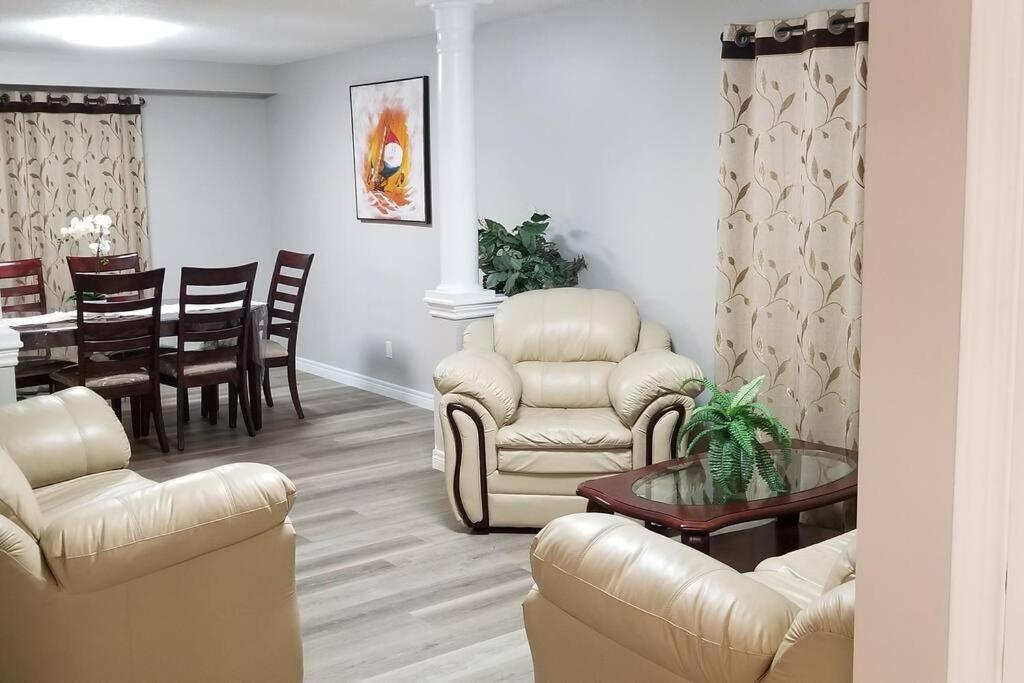 Cozy Luxurious Detached 4 Bedroom House