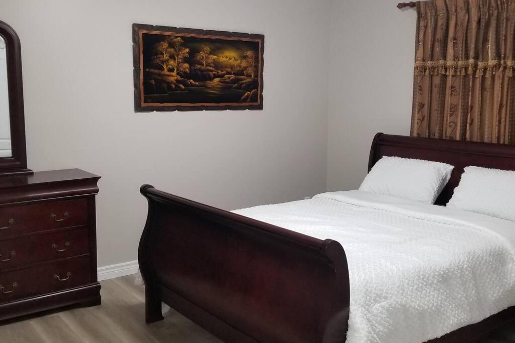 Cozy Luxurious Detached 4 Bedroom House