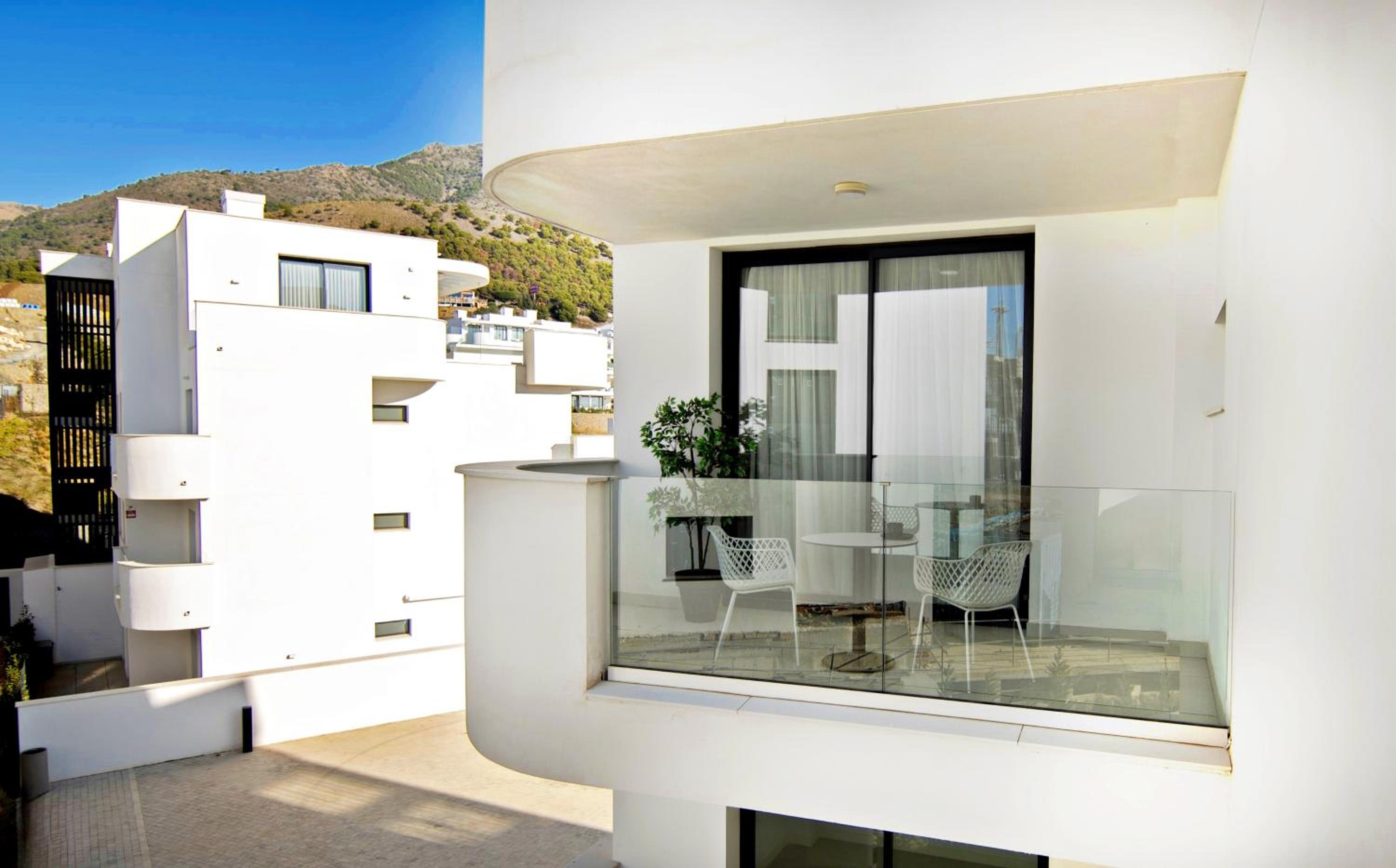 Mara's Apartments Higuerón West - Mediterranean Style - Beach & Golf - Large Sunny Terrace