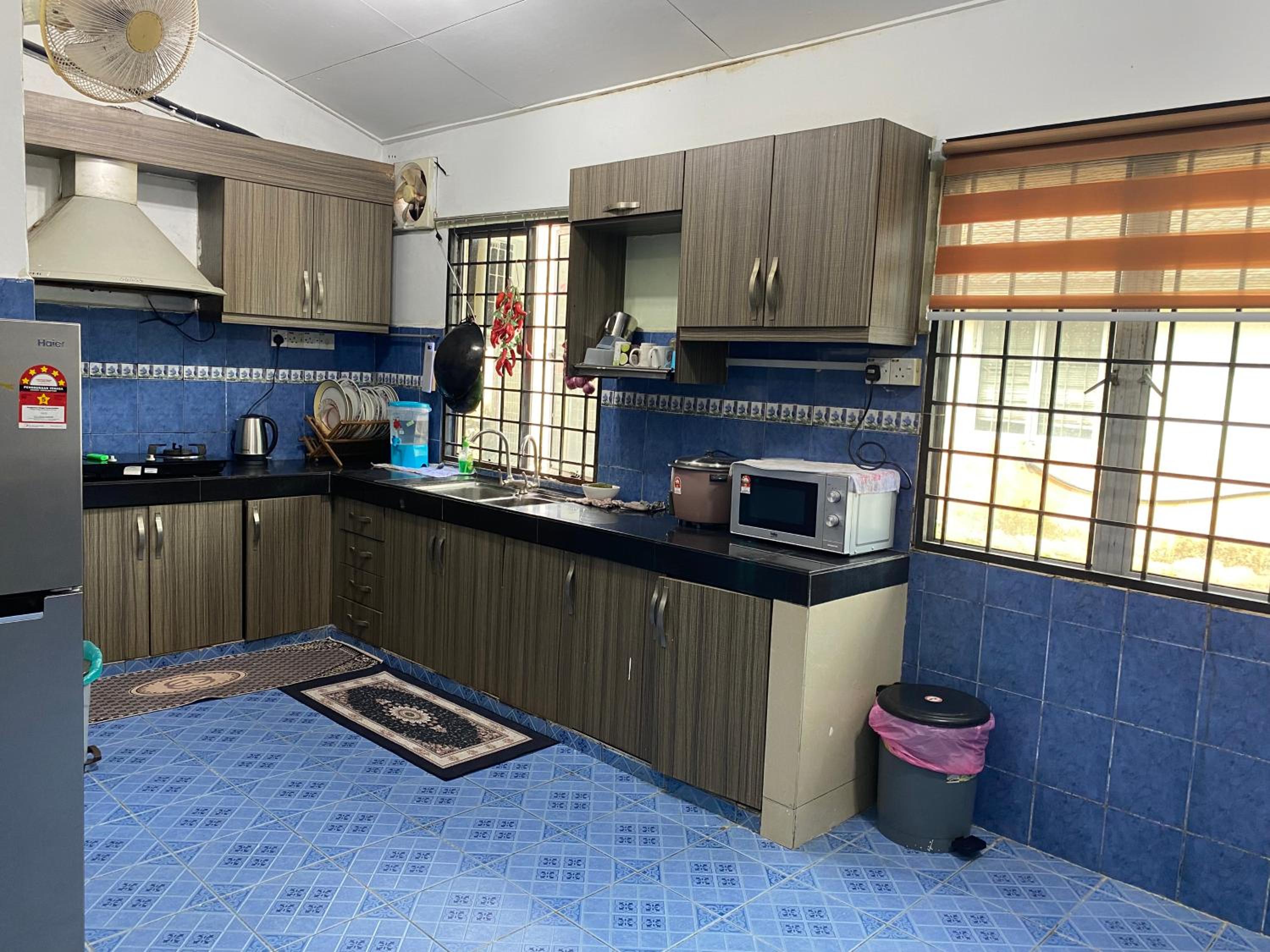 Nilai Bronizam Homestay photo 7