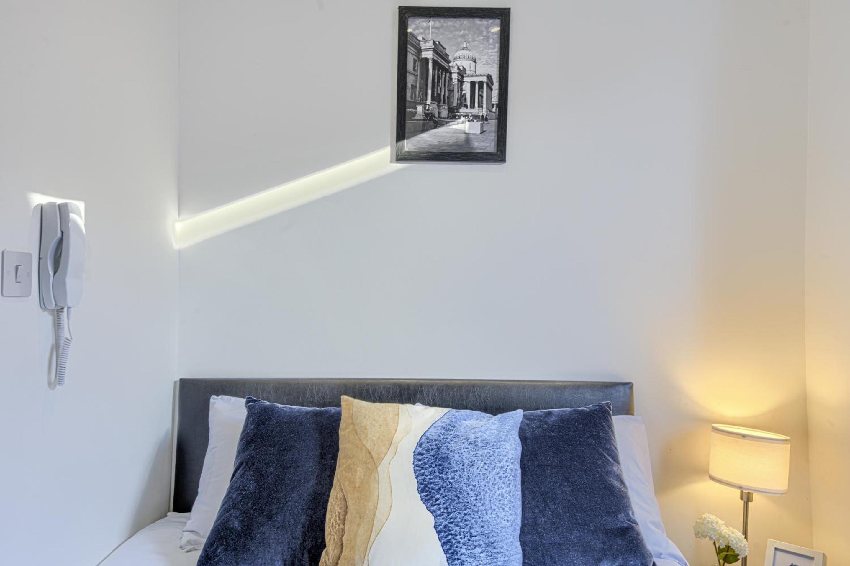 The Finsbury Deluxe Apartments