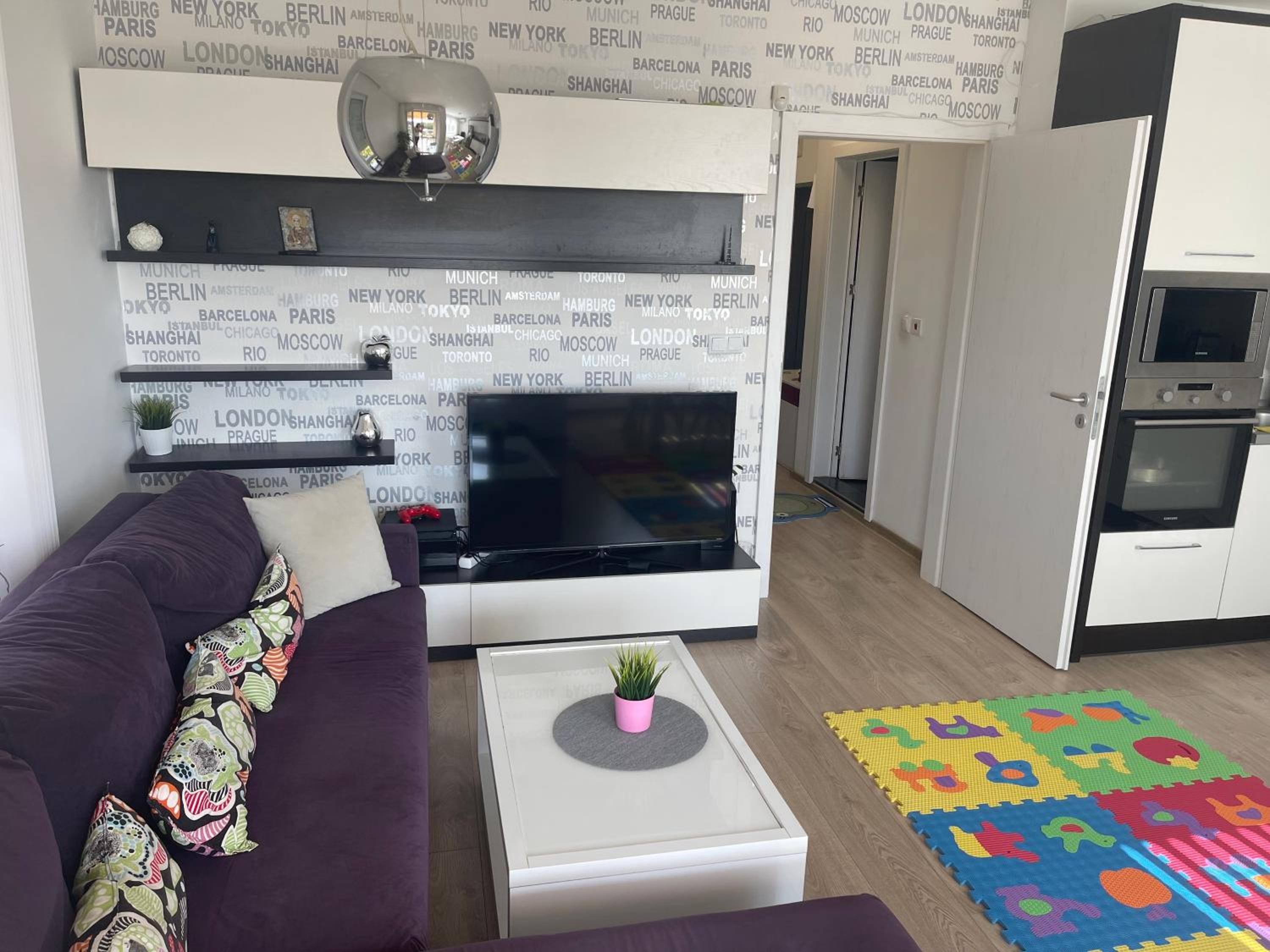 BRIZ apartment; 2 bdr; 6 guests; private parking