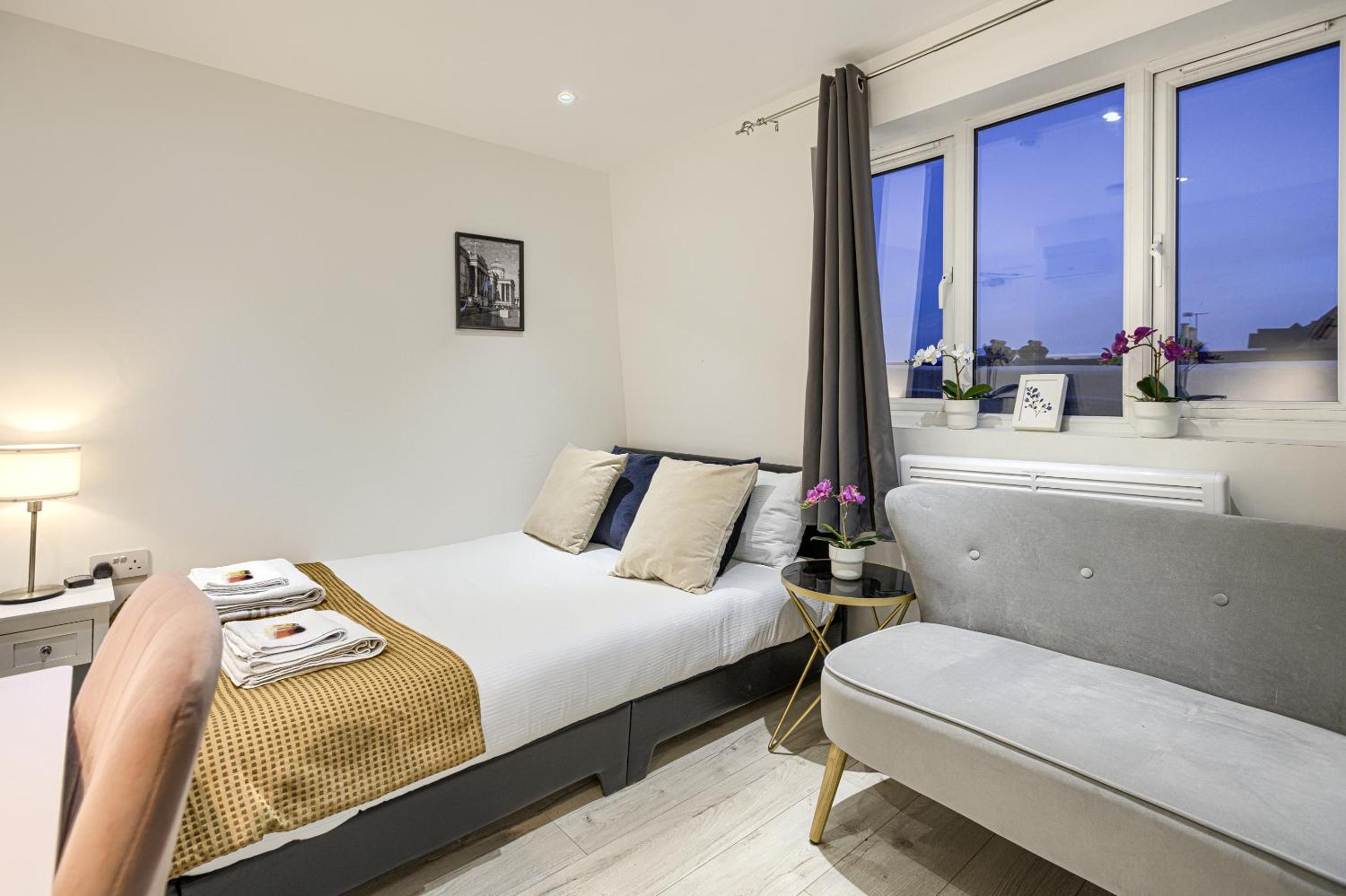 The Finsbury Deluxe Apartments