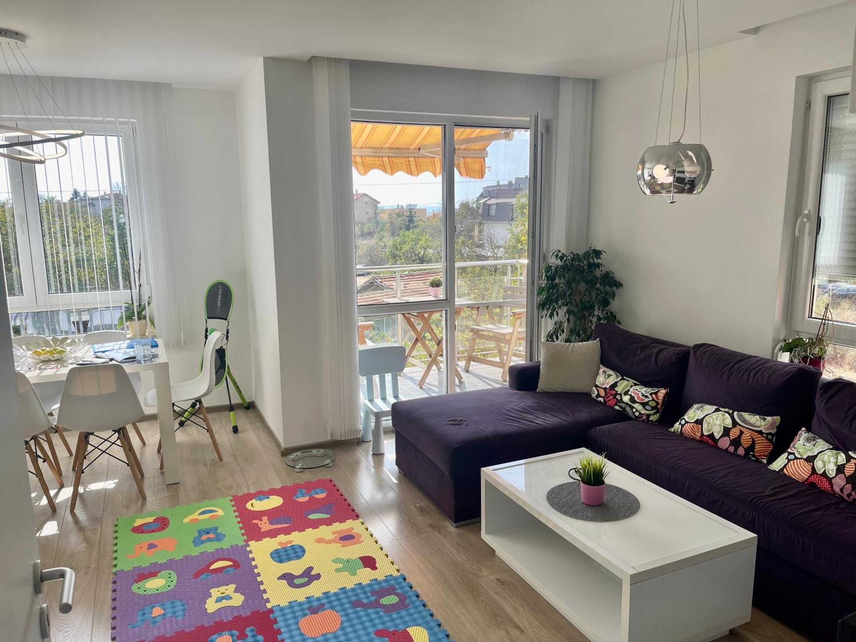 BRIZ apartment; 2 bdr; 6 guests; private parking