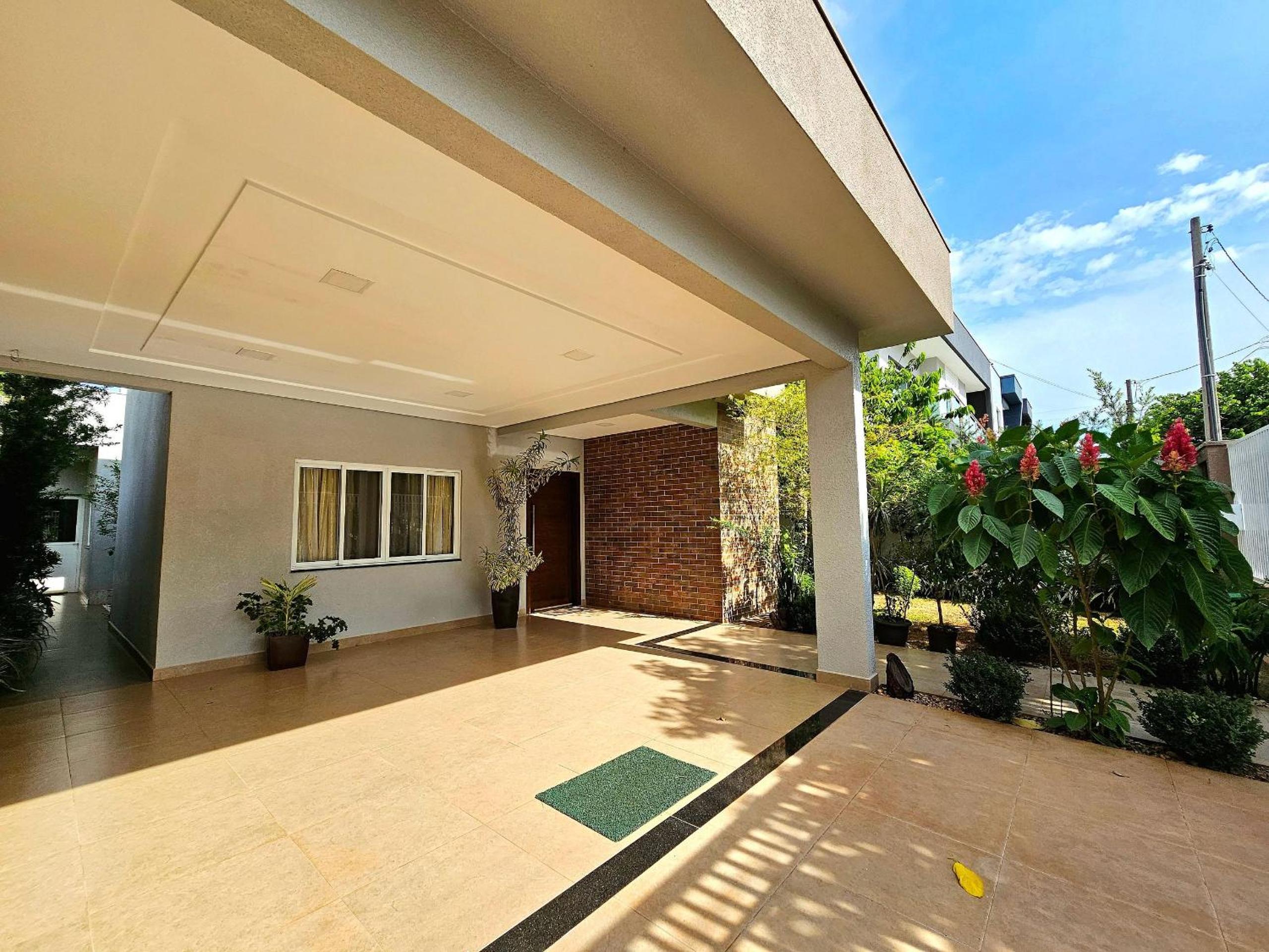 Casa 2 suítes e 2 quartos, piscina e churrasqueira