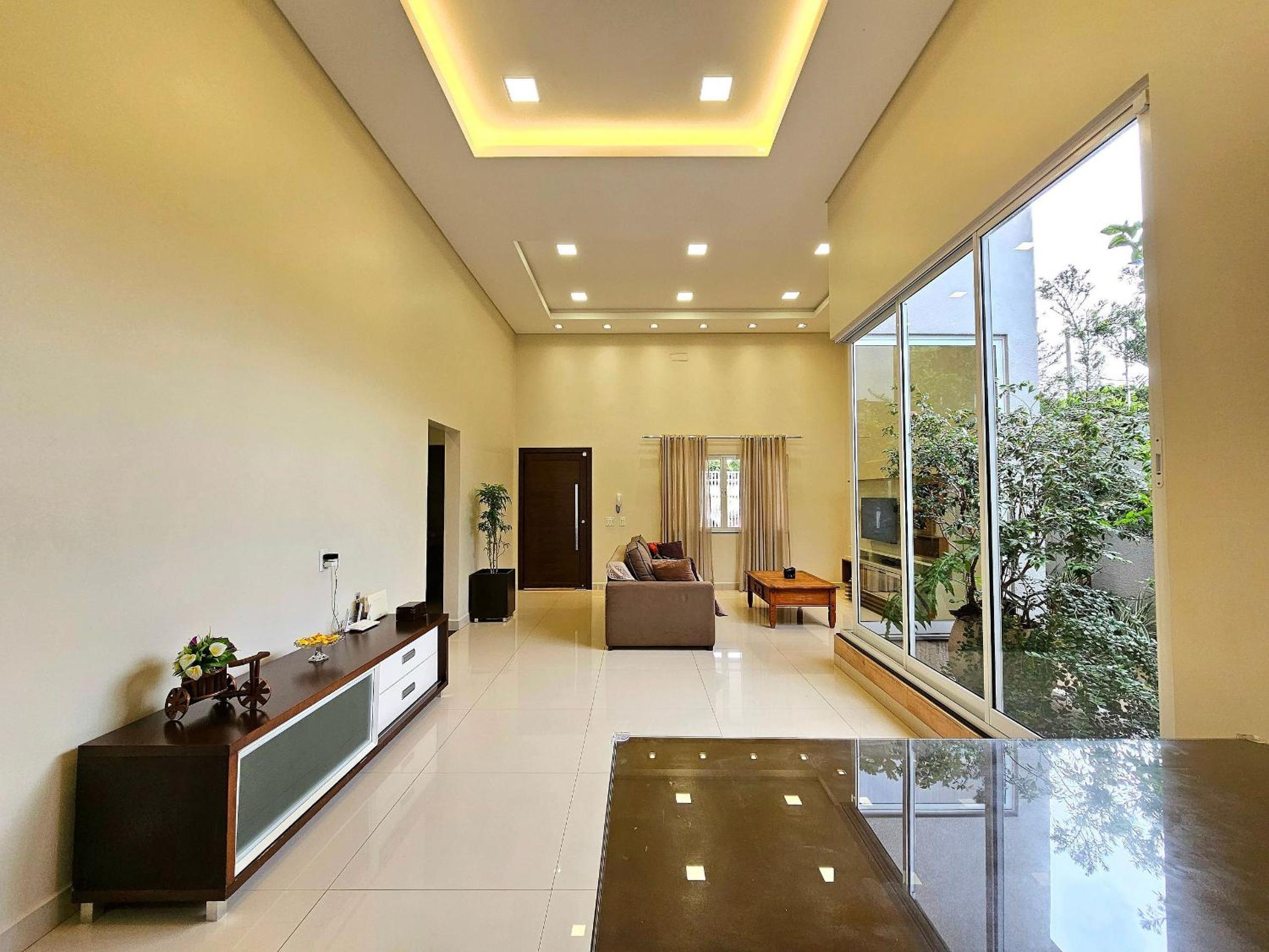 Casa 2 suítes e 2 quartos, piscina e churrasqueira