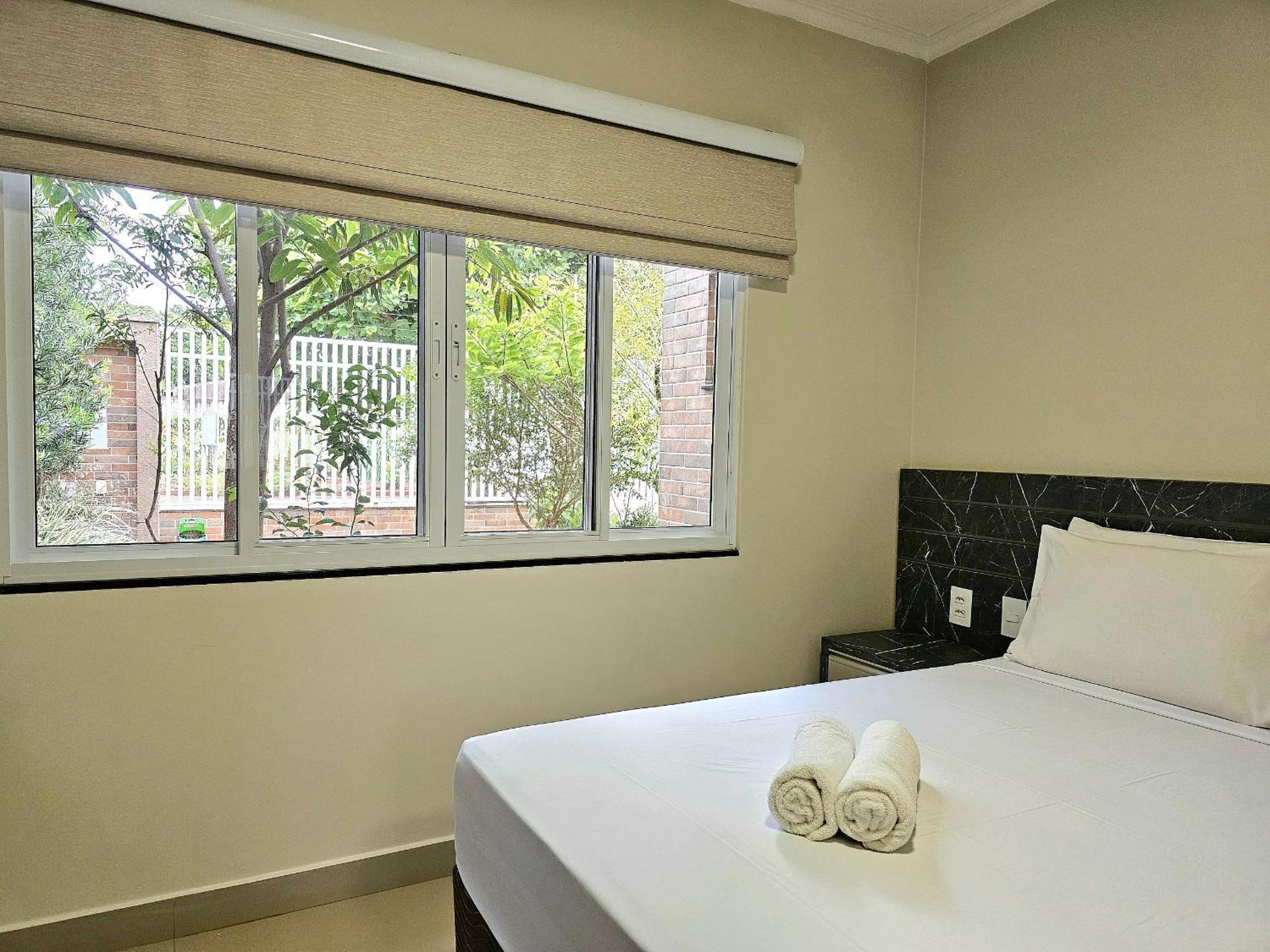 Casa 2 suítes e 2 quartos, piscina e churrasqueira