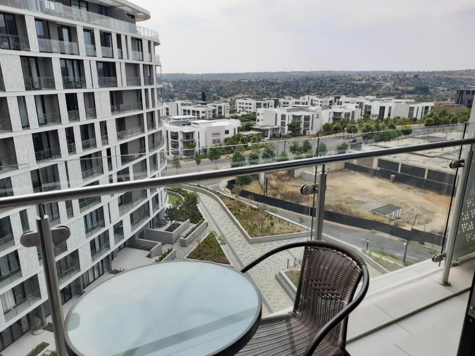 Luxurious, affordable Ellipse apartment