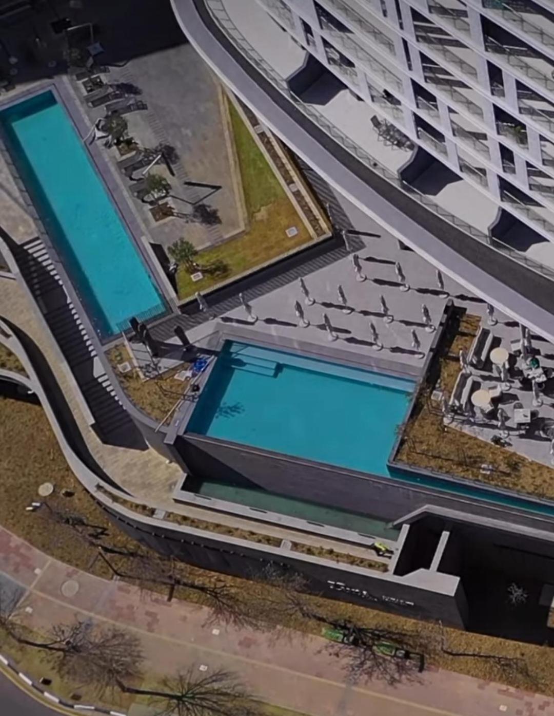 Luxurious, affordable Ellipse apartment