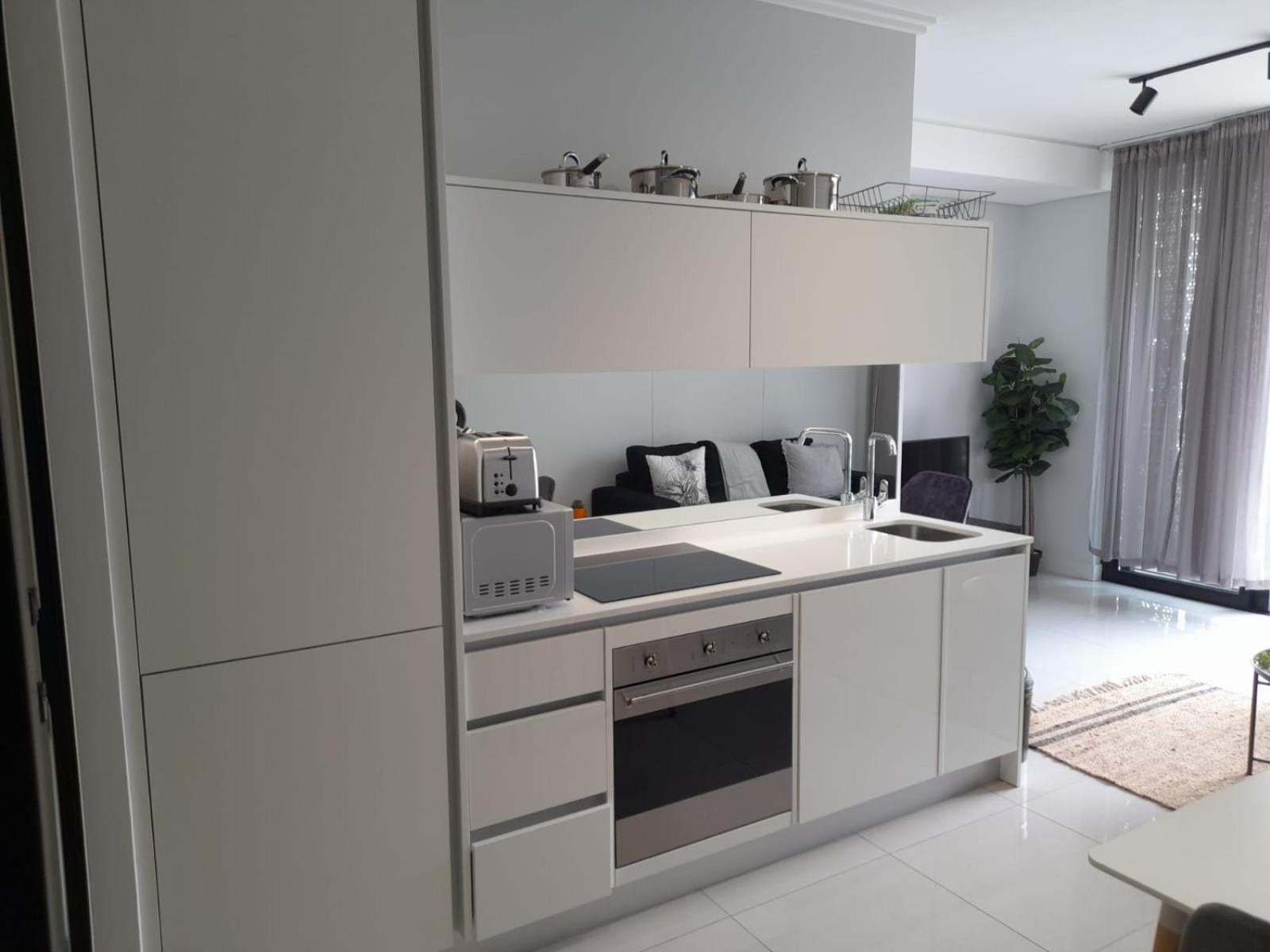 Luxurious, affordable Ellipse apartment